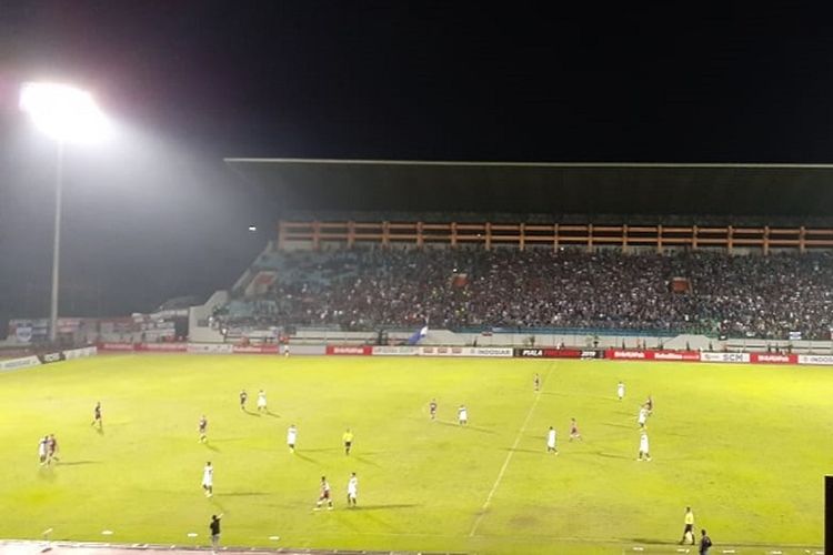 Suasana pertandingan babak penyisihan Grup C terakhir Piala Presiden 2019 antara PSIS Semarang vs PSM Makassar di Stadion Moch Soebroto, Sabtu (16/3/2019).