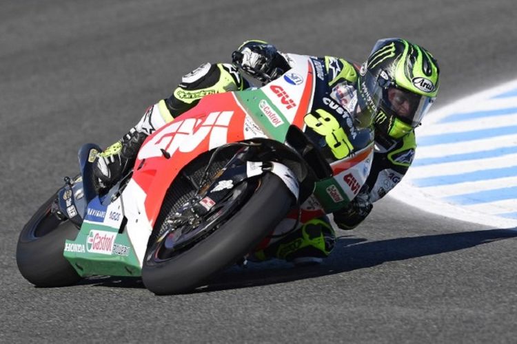 Cal Crutchlow tengah memacu motornya saat latihan bebas MotoGP Spanyol di Sirkuit Jerez, 5 Oktober 2018.