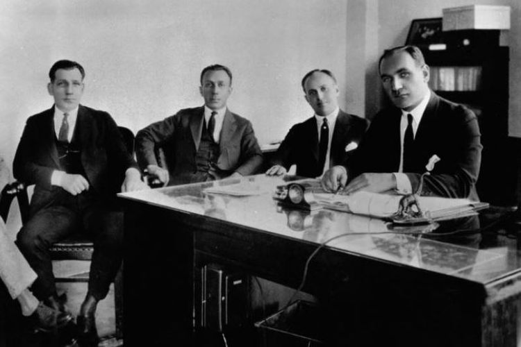 Warner bersaudara. (Dari kanan ke kiri) Albert Warner, Harry M. Warner, Jack L. Warner, dan Sam Warner di American Masters. (IMDB)