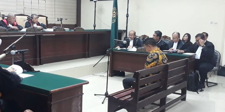 Cabup Jombang Nyono Suharli hadiri sidang perdana kasus korupsi di Pengadilan Tipikor Surabaya