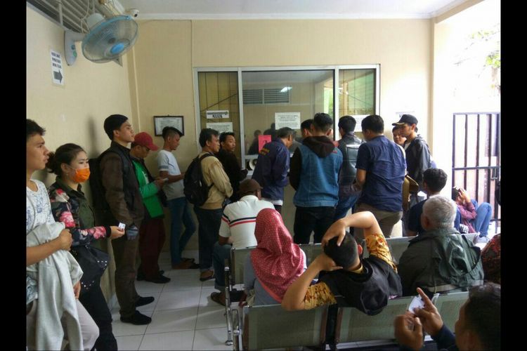 Suasana antrean loket sidang tilang di Kejaksaan Negeri Jakarta Pusat.