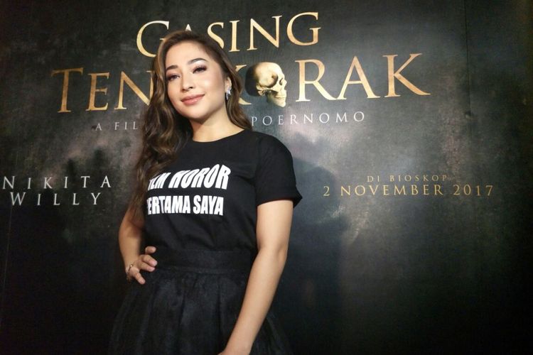 Nikita Willy berpose saat gala premier film Gasing Tengkorak di XXI Metropole, Cikini, Jakarta Pusat, Selasa (31/10/2017).