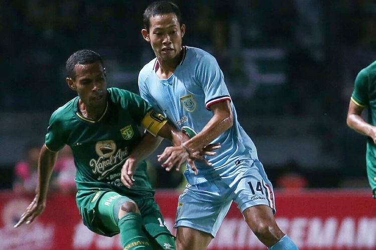 Persebaya Suarabaya menggelar partai uji coba melawan Persela Lamongan di Stadion Gelora Bung Tomo, Surabaya, Sabtu (11/5/2019)