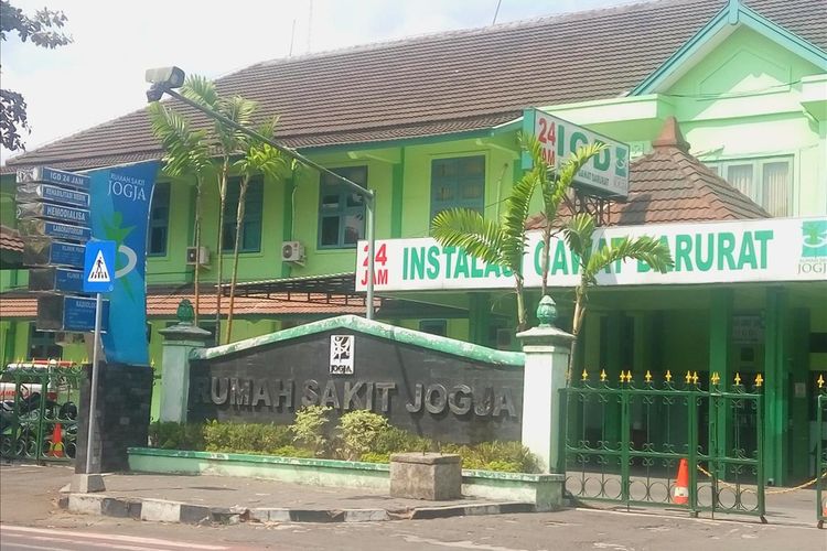 Pelakat RS Jogja di Kecamatan Umbulharjo, Kota Yogyakarta. RS Jogja dikatakan akan bangkrut karena BPJS Kesehatan masih berutang klaim Rp 16 miliar. 