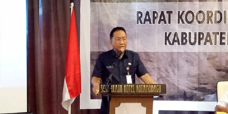 Sekretaris Derah Provinsi (Sekdaprov) Sulawesi Utara Edwin Silangen dalam Rapat Koordinasi Tim Pengendali Inflasi Daerah (TPID) Provinsi Sulut di Kota Kotamobagu, Rabu (26/9/2018).