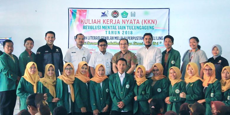 Kemenko PMK bersama IAIN Tulungagung menggelar KKN Tematik Revolusi Mental di Desa Sidomulyo, Kabupaten Blitar, Jawa Timur dari 20 Juli - 27 Agustus 2018. 