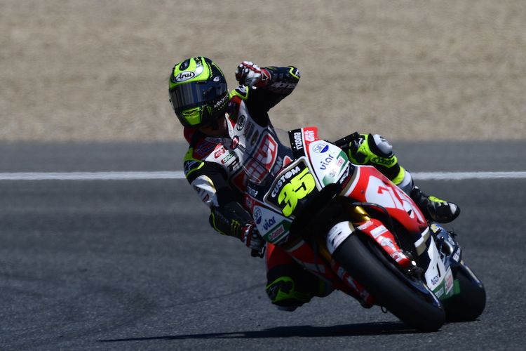 Pebalap LCR Honda asal Inggris, Cal Crutchlow, bereaksi saat menjalani sesi latihan bebas keempat GP Spanyol di Sirkuit Jerez, Sabtu (6/5/2017).