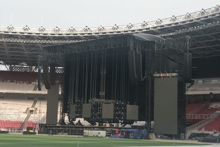 Suasana Panggung Konser Ed Sheeran Devide World Tour 2019 di Gelora Bung Karno, Senayan, Jakarta Pusat, Senin (29/4/2019).