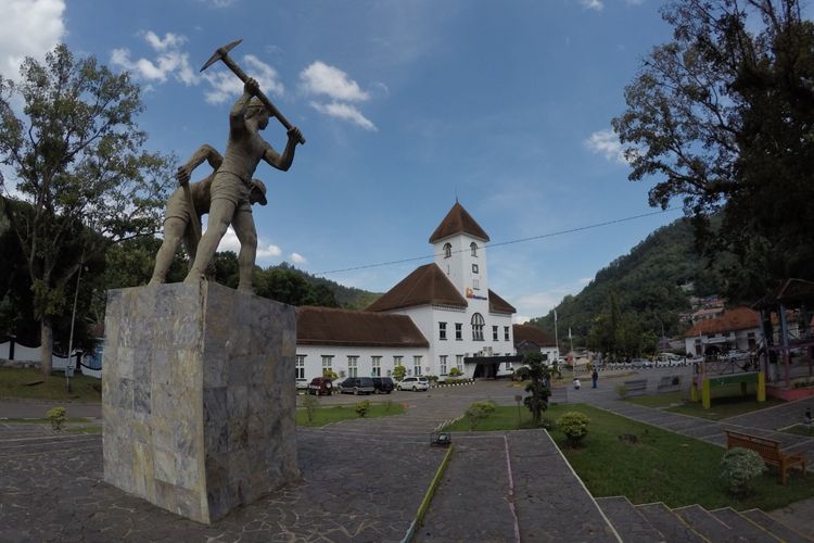 Tambang Batu Bara Ombilin Sawahlunto resmi masuk ke dalam daftar warisan budaya dunia The United Nations Educational, Scientific and Cultural Organization (UNESCO) dengan nama Ombilin Coal Mining Heritage of Sawahlunto, Sabtu (6/7/2019) 