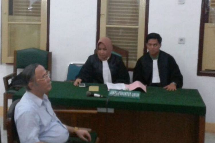 Mantan Bupati Nias Binahati Benedictus Baeha kembali menjalani persidangan di Pengadilan Tipikor pada Pengadilan Negeri Medan, Kamis (26/10/2017).