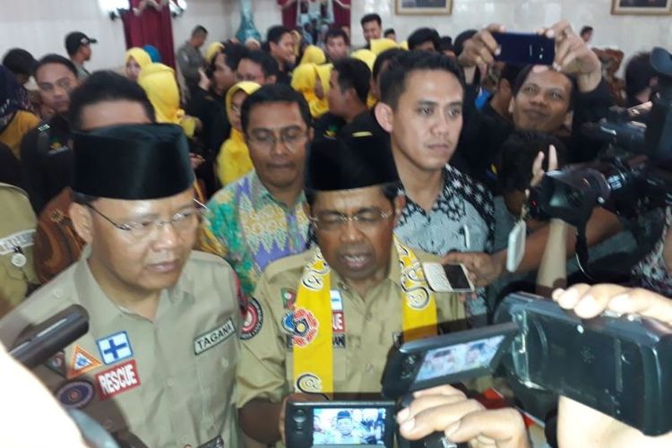 Mensos Idrus Marham didampingi Plt Gubernur Bengkulu, Rohidin Mersyah dalam kunjungan ke Bengkulu, Jumat (11/5/2018).