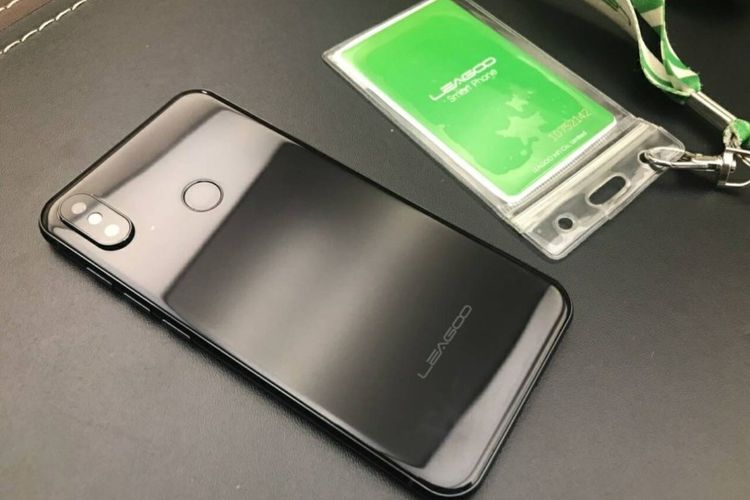 Leagoo S9 bagian belakang yang memperlihatkan kamera sedikit timbul