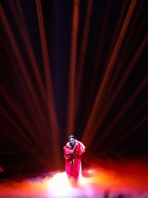 Finalis idol, Lyodra membawakan sebuah lagu dalam babak final indonesian idol di Studio RCTI, Jakarta Barat, Senin (2/3/2020). Lyodra menjadi pemenang Indonesian Idol X.