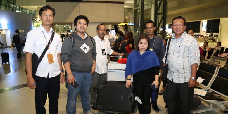 Pekerja Migran Indonesia (PMI) asal Yordania Diah Anggraini (36) kembali ke Indonesia setelah 12 tahun kehilangan kontak dengan keluarganya. Diah bersama 4 PMI lain tiba di Bandara Soekarno Hatta Senin malam (18/2/2019).