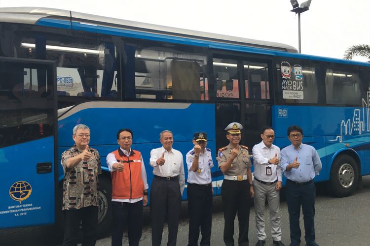 Bus Transjabodetabek Premium rute Mega Bekasi City ke Plaza Senayan diuji coba, Kamis (7/9/2017).