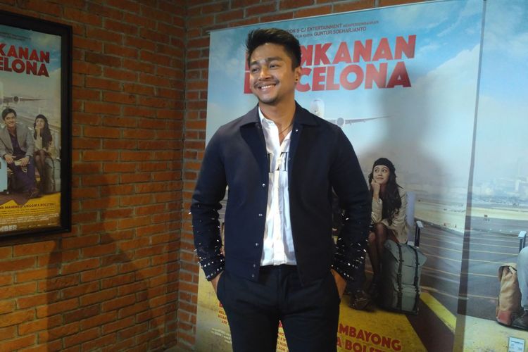 Artis seni peran Deva Mahendra saat jumpa pers film Belok Kanan Barcelona di CGV Grand Indonesia, Jakarta Pusat, Kamis (13/9/2018).