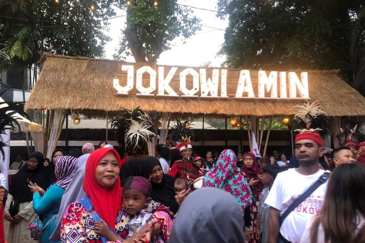 Rumah Aspirasi Jokowi-Maruf yang baru dibuka oleh cawapres nomor urut 1 Maruf Amin di Jalan Proklamasi, Minggu (4/11/2018). 