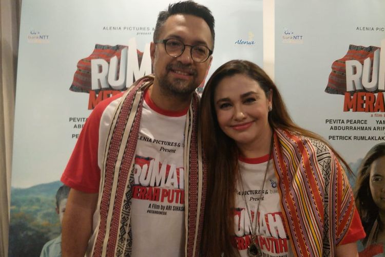 Ari Sihasaleh dan Nia Zulkarnaen dalam jumpa pers peluncuran poster dan trailer film Rumah Merah Putih di kawasan Kemang, Jakarta Selatan, Senin (20/5/2019).