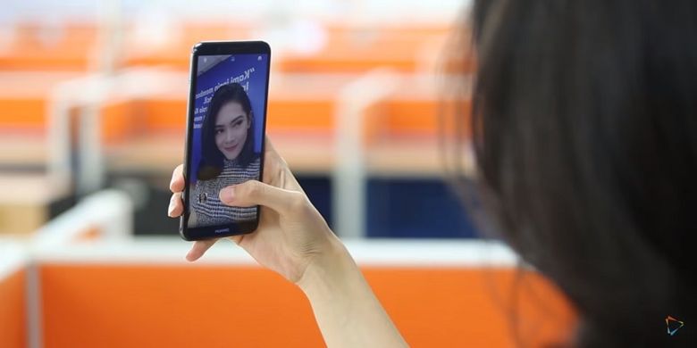 Penggunaan fitur Smart Selfie Toning Flash pada Huawei Nova 2 Lite dapat membuat hasil foto selfie lebih alami