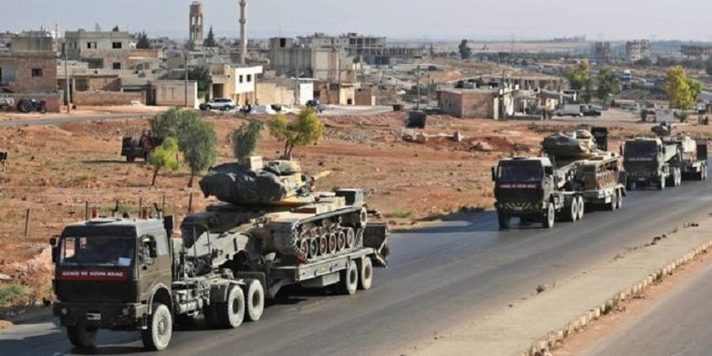 Gambar menunjukkan konvoi militer Turki sedang menuju Khan Sheikhoun, wilayah yang dikuasai pemberontak.