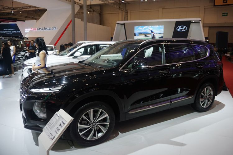 Beragam kendaraan terbaru di pameran GIIAS 2018. Pameran ini akan diselenggarakan mulai 2 Agustus hingga 12 Agustus 2018. Hyundai hadirkan Santa Fe terbaru