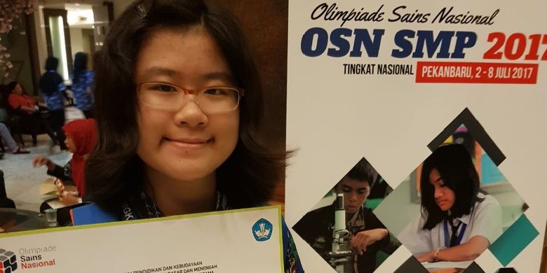 Michelle Chrisalyn Djunaidi, siswa SMP IPEKA Puri Jakarta meraih medali perunggu untuk tingkat SMP di OSN 2017.