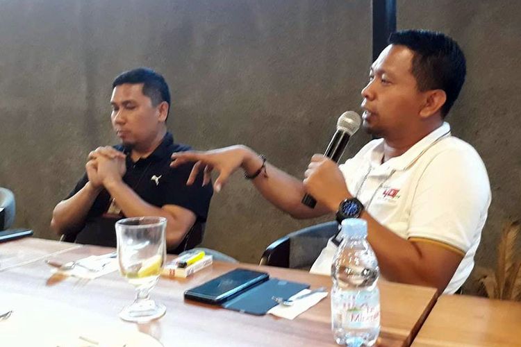 Anton Mahendra, Branch Manager Telkomsel dan M Nuryadin, manager Network Service Gorontalo menjelaskan layanan 4G Telkomsel