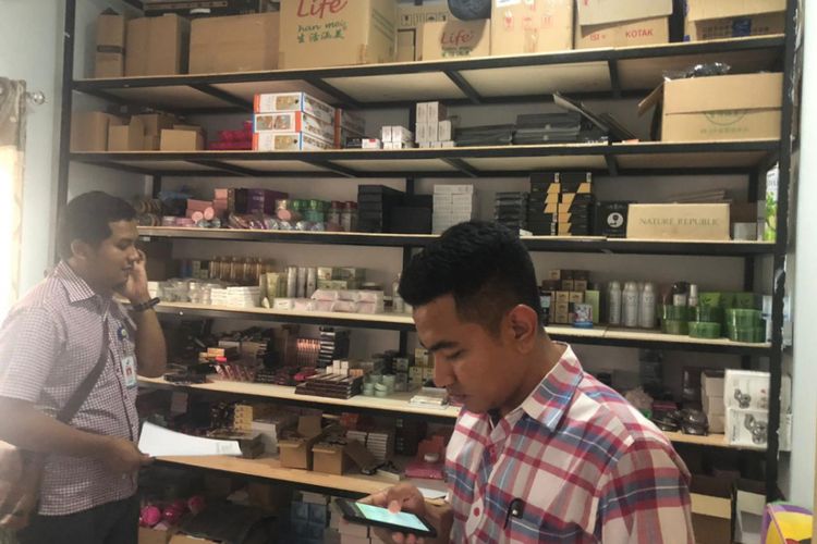 Badan Pengawas Obat dan Makanan (BPOM) Kepulauan Riau (Kepri) di Batam menyita 167 jenis kosmetik ilegal, Sabtu (26/1/2019).