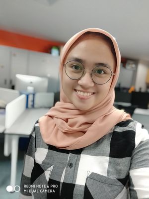 Hasil kamera depan Rdmi Note 6 pro dengan efek beautify dan bokeh. 