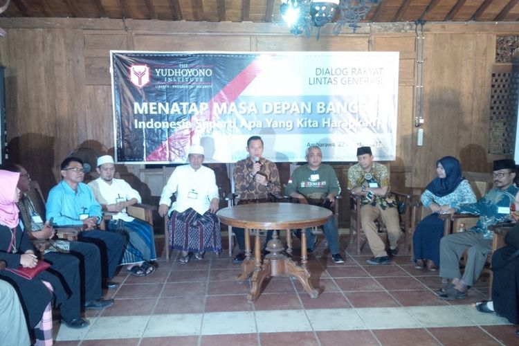  Direktur Eksekutif The Yudhoyono Institute, Agus Harimurti Yudhoyono alias AHY menggelar Dialog   Rakyat Lintas Generasi dengan sejumlah elemen masyarakat di Ambarawa, Kabupaten Semarang, Selasa   (22/8/2017) siang.