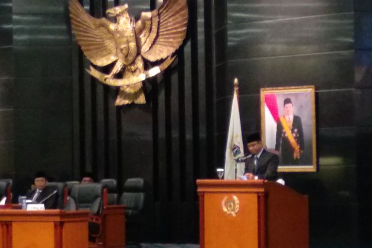 Gubernur DKI Jakarta, Anies Baswedan membuka rapat rancangan APBD, Senin (20/11/2017)