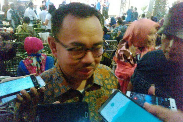 Calon gubernur Jawa Tengah, Sudirman Said seusai mengisi acara Refleksi 20 Tahun Reformasi Memaknai Pancasila dan UUD 1945 dalam Menghadapi Indonesia Darurat Korupsi di Solo, Jawa Tengah, Sabtu (9/6/2018).