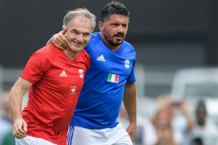 Stephane Chapuisat dan Gennaro Gattuso menjalani laga ekshibisi legenda timnas Swiss dan Italia pada 7 Juli 2017.