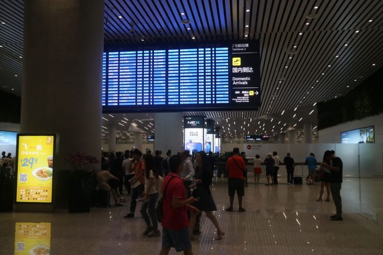 Suasana terminal kedatangan Bandara Internasional Baiyun Guangzhou di Distrik Huadu, Provinsi Guangdong, Republik Rakyat Tiongkok (RRT), Sabtu (11/8/2018). Bandara ini terletak 28 kilometer sebelah utara dari pusat kota Guangzhou di Provinsi Guangdong. 