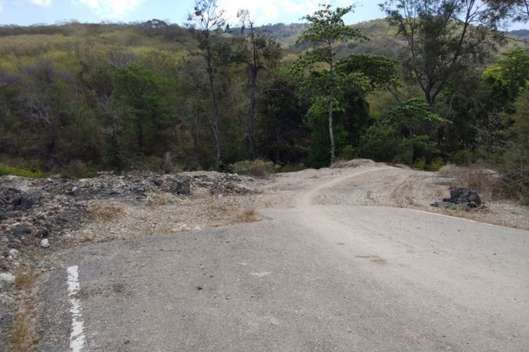 Kondisi Jalan Lintas Selatan Pulau Timor. 