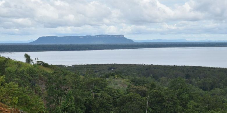 Pemandangan salah satu sudut Danau Sentarum di Bukit Kedungkang yang akan dinikmati peserta Bersepeda di Jantung Borneo yang akan diselenggarakan pada 28 Oktober 2017. 