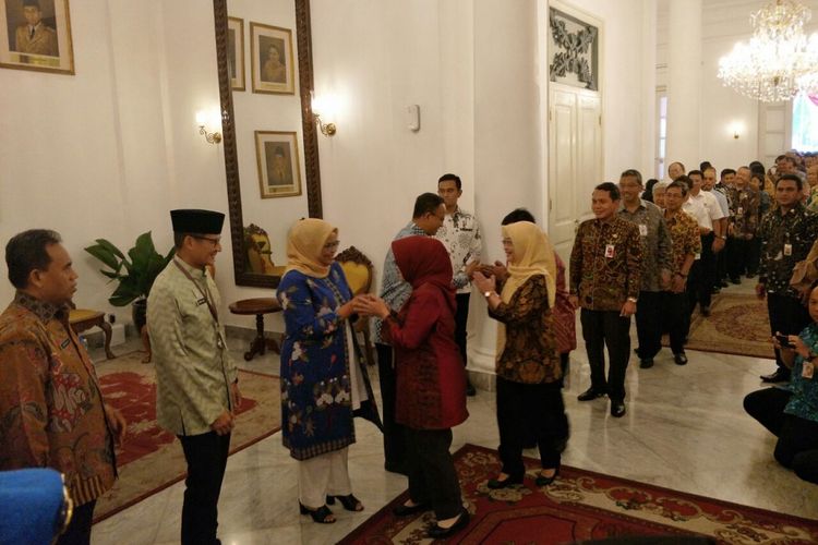 Gubernur DKI Jakarta Anies Baswedan dan Wakil Gubernur DKI Jakarta Sandiaga Uno halalbihalal bersama pegawai DKI di Balai Kota, Kamis (21/6/2018). 