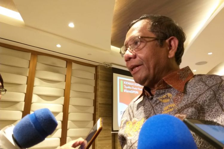 Mantan Ketua Mahkamah Konstitusi (MK) Mahfud MD saat ditemui di Hotel Ashley, Jakarta Pusat, Rabu (13/2/2019).