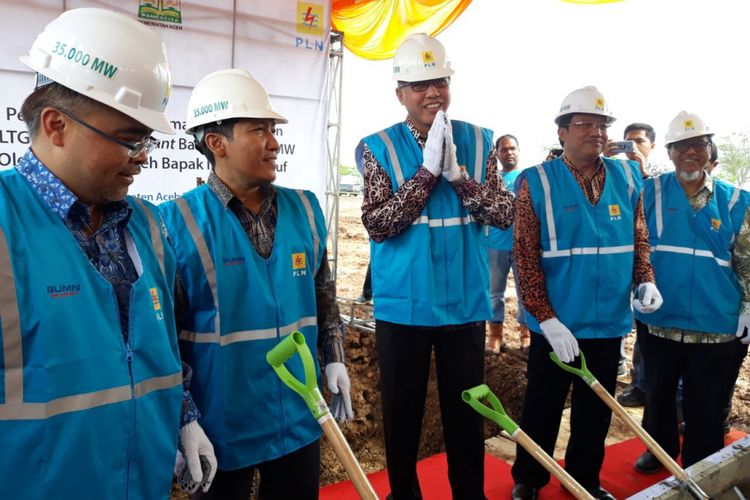 Peletakan batu pertama pembangunan Mobile Power Plant (MPP) Pembangkit Listrik Tenaga Mesin Gas (PLTMG) Aceh Fase 1 di Desa Ladong, Kabupaten Aceh Besar, Kamis (4/1/2018)