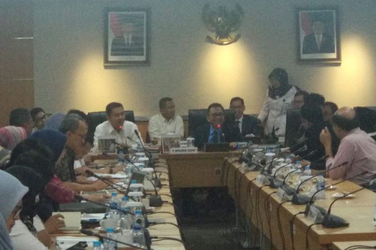 Rapimgab DPRD DKI Jakarta membahas mekanisme pemilihan wakil gubernur DKI Jakarta, Rabu (13/3/2019).