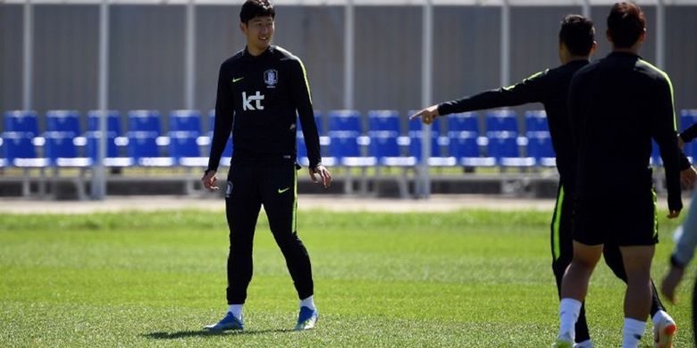 Son Heung-min menjalani latihan bersama timnas Korea Selatan di Lomonosov, 20 Juni 2018. 