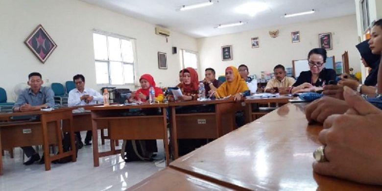 Diklat pembuatan Alat Peraga Matematika Sederhana (APMS) yang ditawarkan secara daring (online) oleh PPPPTK Matematika Yogyakarta dibanjiri ribuan guru SD, di Yogyakarta. 