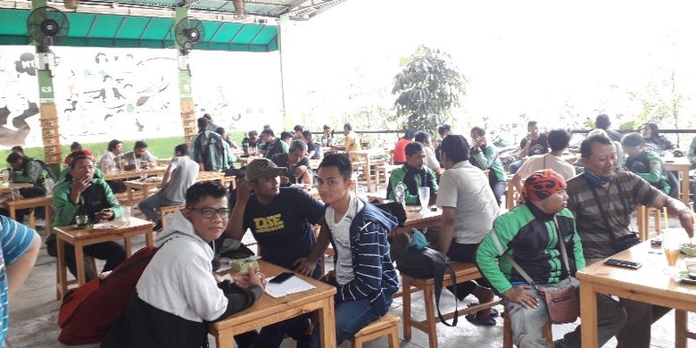 Kantin Lounge GrabBike di Jalan Daan Mogot, Jakarta Barat pada Selasa (9/10/2018).
