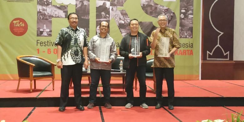 Kasubdit Peserta Didik bersama para pembicara dalam seminar Inovasi Kewirausahaan dalam ajang FIKSI 2018 di Yogyakarta (2/10/2018).