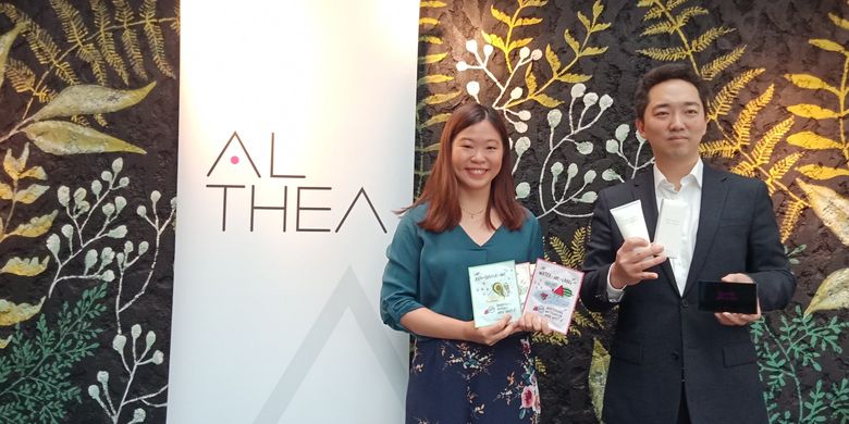 Brand Marketing Manager Althea Exclusive, Cindy Ng dan Chief Operating Officer (COO) Althea Korea, Christopher Cynn pada acara Althea Korea Media Luncheon di Brizola Restaurant, Jakarta Selatan, Selasa (23/4/2019).