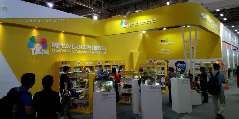 Time Childrens Culture Development, salah satu penerbit buku anak-anak dari China, tampil dengan stan berwarna kuning dan putih dalam acara Beijing International Book Fair 2017 yang diadakan pada 23-27 Agustus 2017 di Beijing, China.