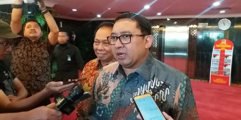 Pelaksana Tugas Ketua DPR RI Fadli Zon di Kompleks Parlemen, Senayan, Jakarta, Rabu (13/12/2017).