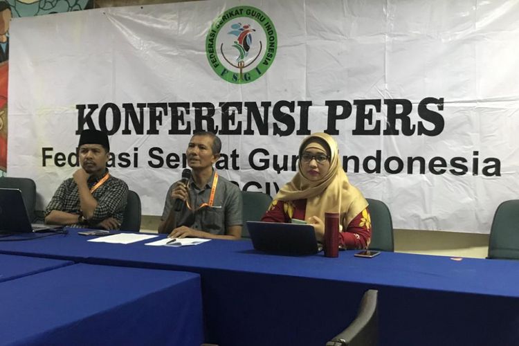 Konferensi pers Federasi Serikat Guru Indonesia (FSGI) di Gedung LBH, Jakarta Pusat, Minggu (25/11/2018).