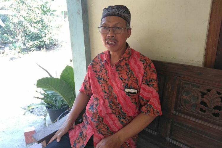 Masbekel Anom Suraksosihono atau akrab disapa Mbah Asih, juru kunci Gunung Merapi.