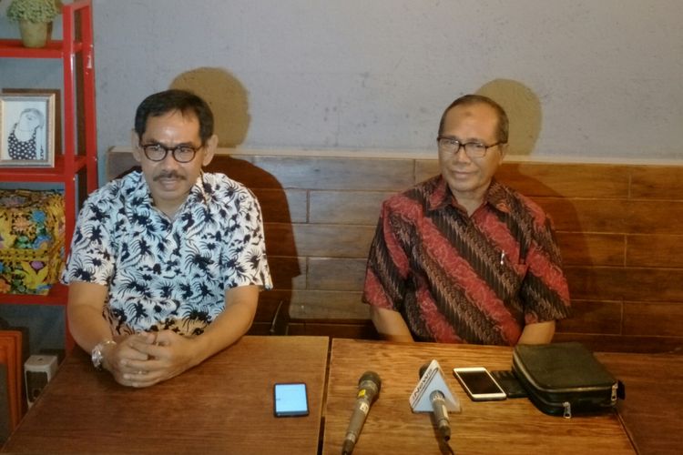 Wakil Gubernur Maluku Utara Terpilih Rivai Umar (kanan) menyatakan dukungannya untuk Presiden RI Joko Widodo di Pemilu Presiden 2019 ketika ditemui di Mellys Cafe & Garden, Jakarta, Kamis (19/7/2018).